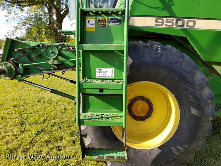 image for item DN6854 1992 John Deere 9500  combine