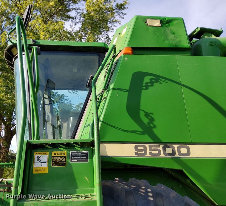image for item DN6854 1992 John Deere 9500  combine