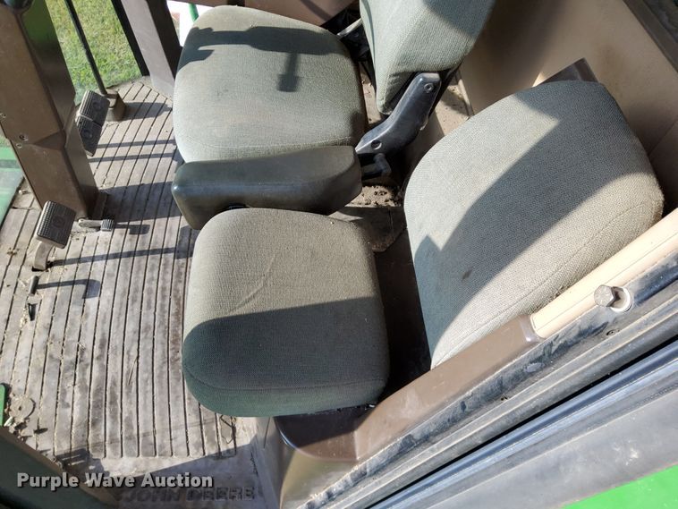 image for item DN6854 1992 John Deere 9500  combine