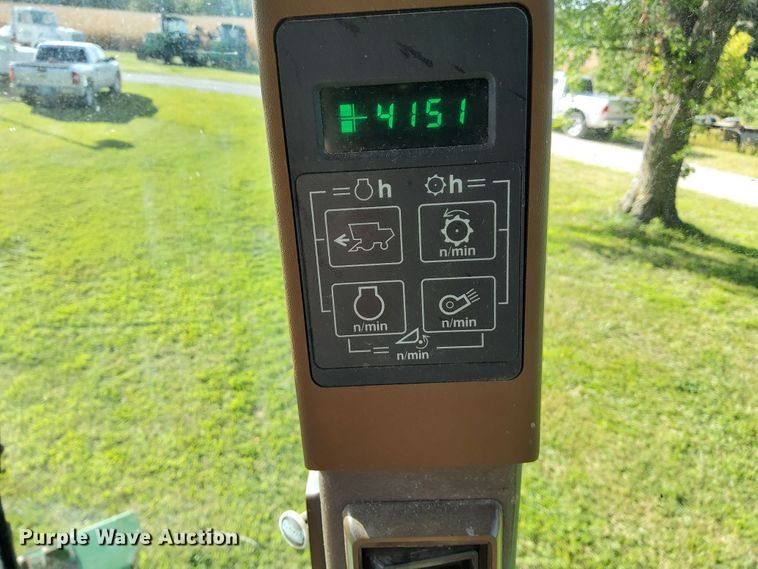 image for item DN6854 1992 John Deere 9500  combine