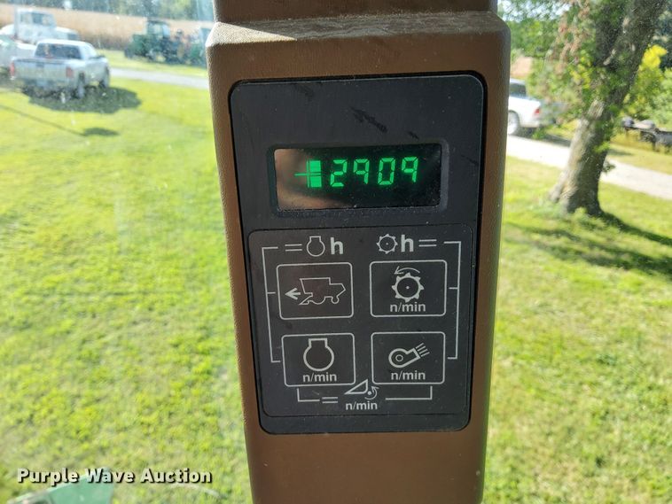 image for item DN6854 1992 John Deere 9500  combine