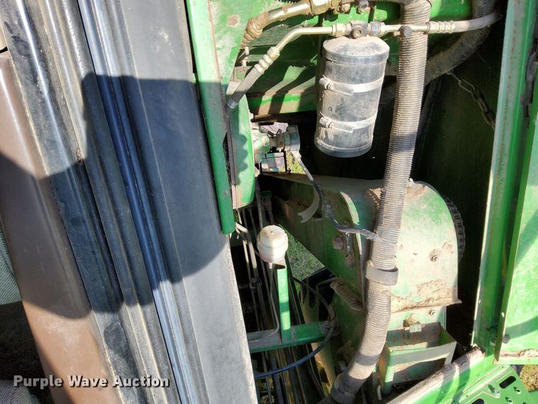 image for item DN6854 1992 John Deere 9500  combine