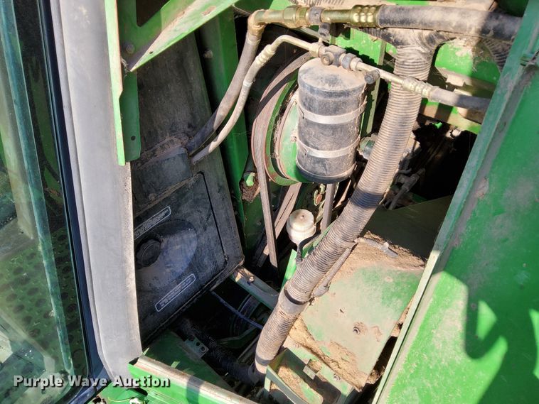 image for item DN6854 1992 John Deere 9500  combine