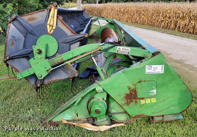 image for item DN6856 John Deere 925  rigid head