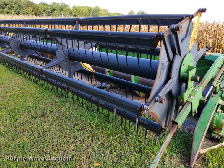 image for item DN6856 John Deere 925  rigid head