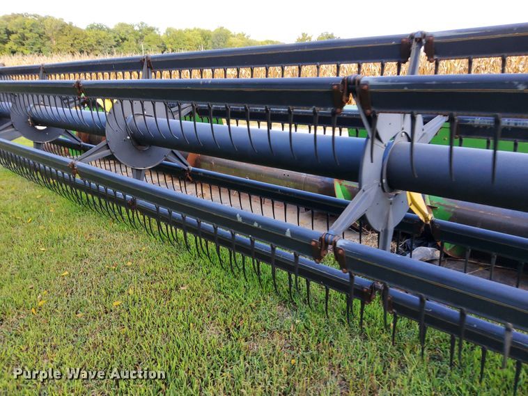 image for item DN6856 John Deere 925  rigid head