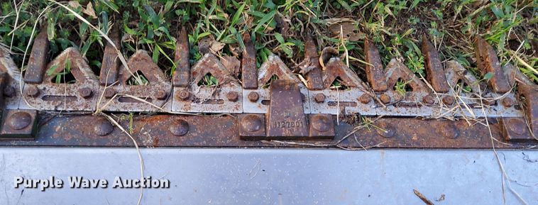 image for item DN6856 John Deere 925  rigid head