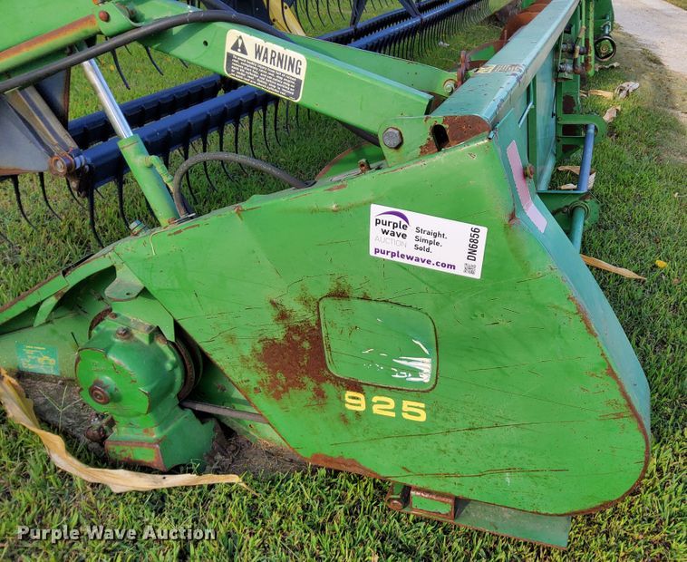 image for item DN6856 John Deere 925  rigid head