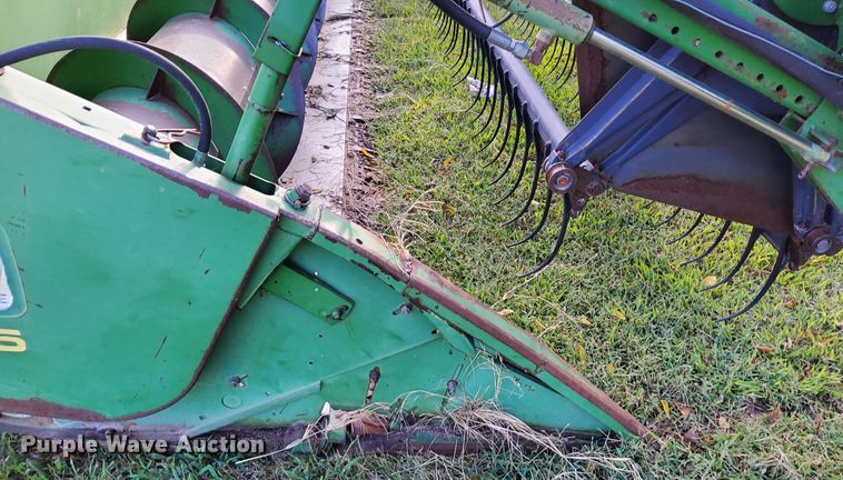 image for item DN6856 John Deere 925  rigid head