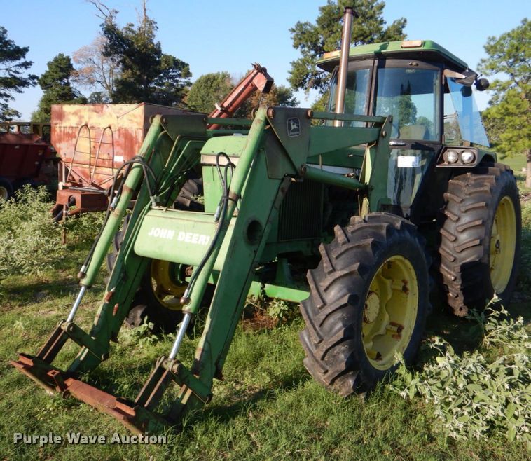 image for item DO1579 1984 John Deere 2950  MFWD tractor