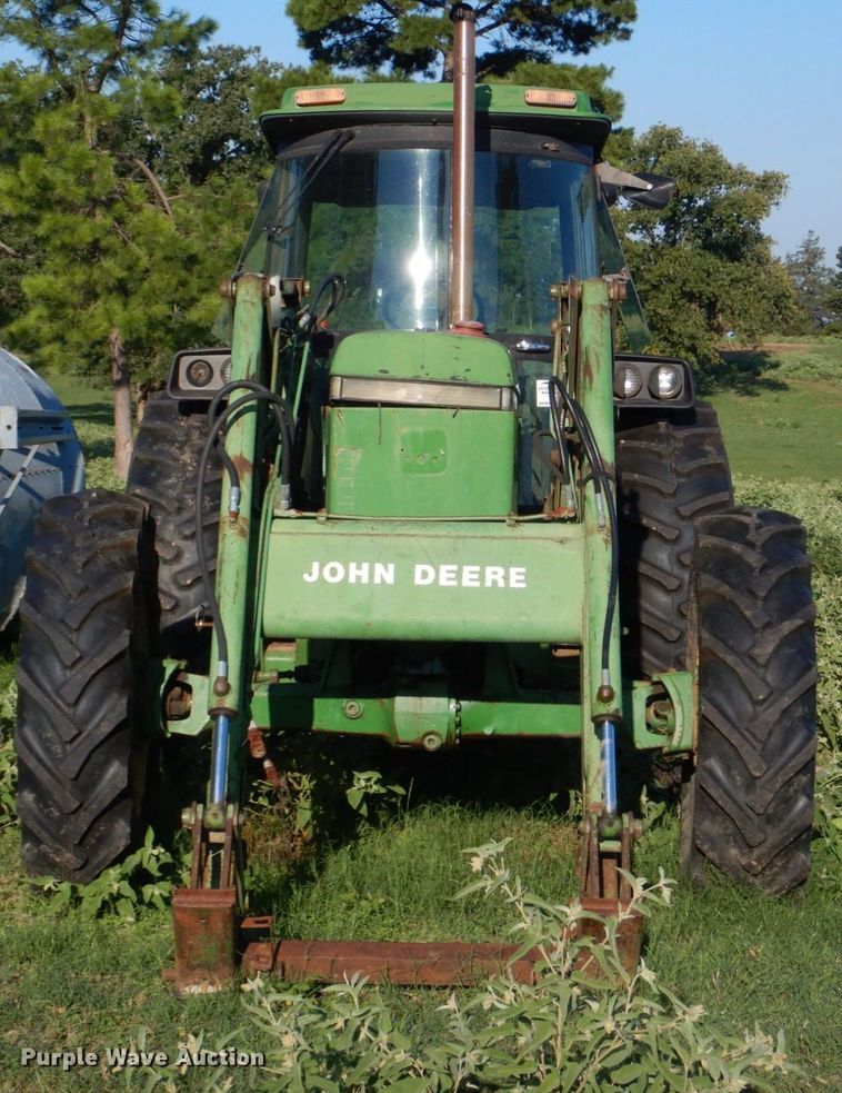 image for item DO1579 1984 John Deere 2950  MFWD tractor