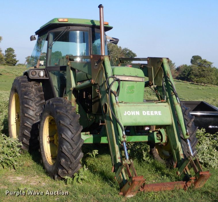 image for item DO1579 1984 John Deere 2950  MFWD tractor