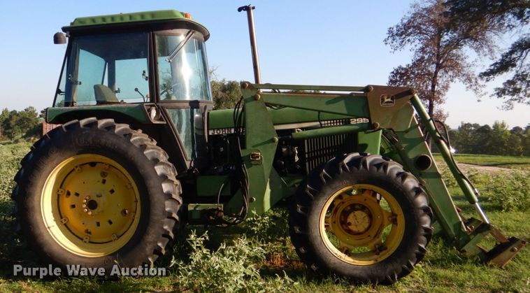 image for item DO1579 1984 John Deere 2950  MFWD tractor