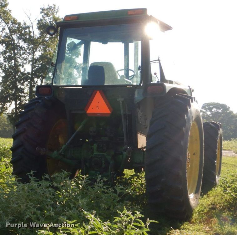 image for item DO1579 1984 John Deere 2950  MFWD tractor