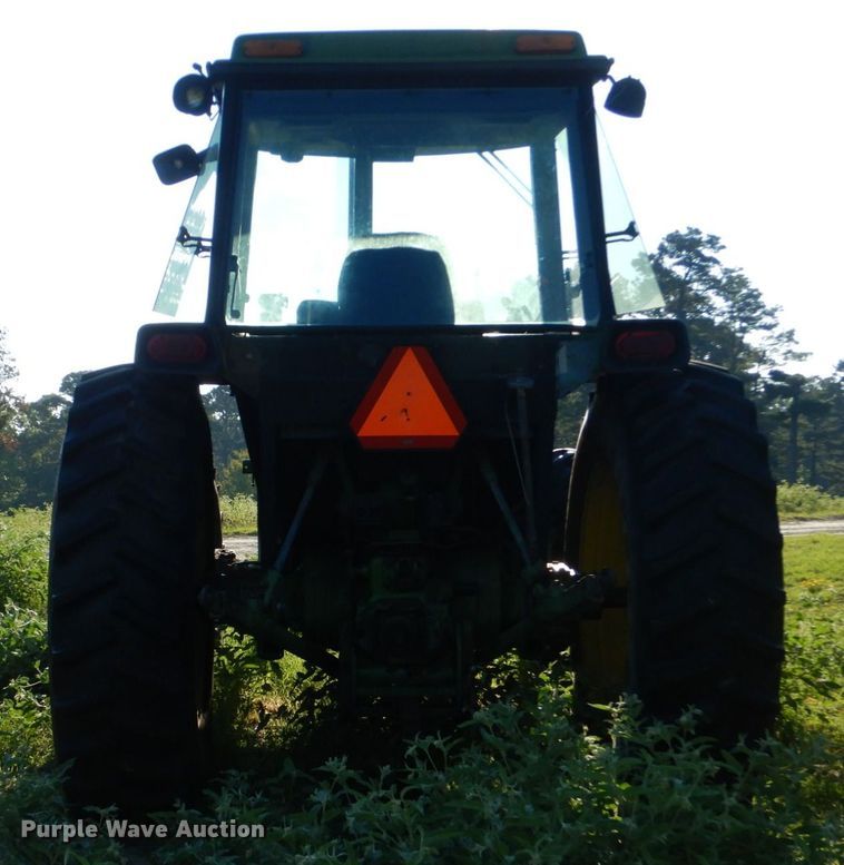 image for item DO1579 1984 John Deere 2950  MFWD tractor