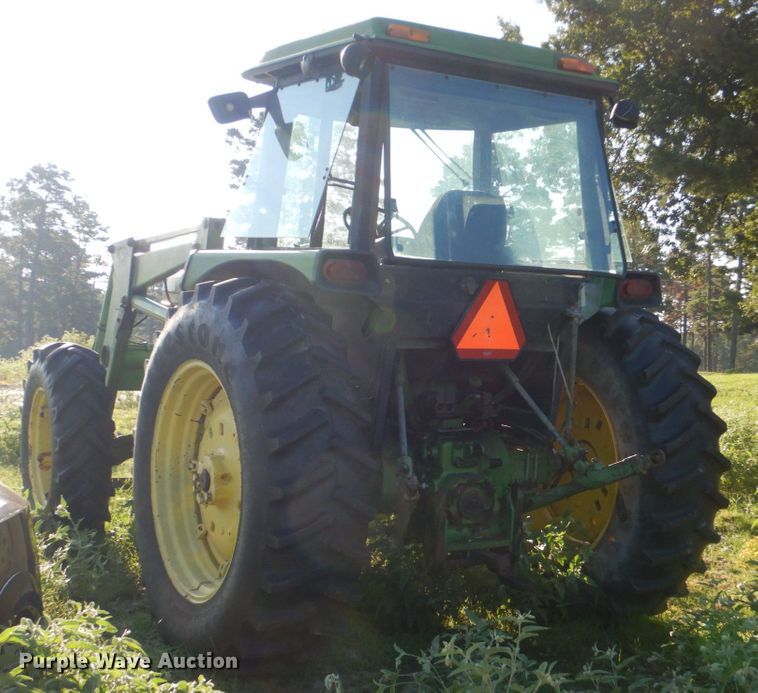 image for item DO1579 1984 John Deere 2950  MFWD tractor