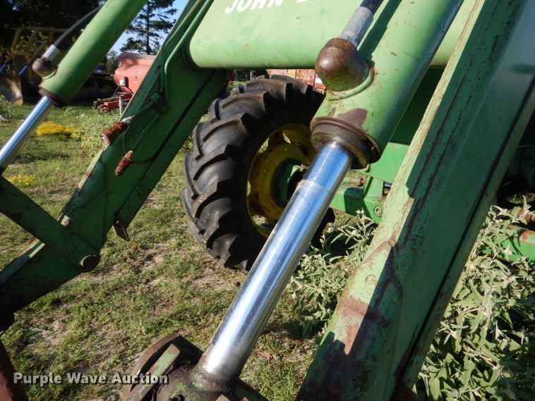 image for item DO1579 1984 John Deere 2950  MFWD tractor