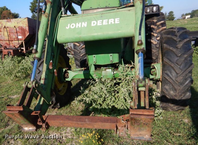 image for item DO1579 1984 John Deere 2950  MFWD tractor