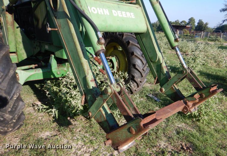 image for item DO1579 1984 John Deere 2950  MFWD tractor