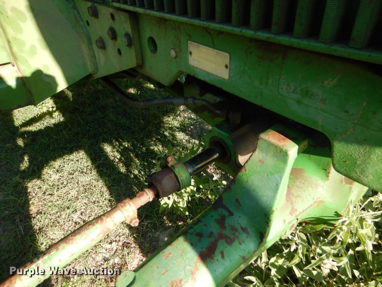 image for item DO1579 1984 John Deere 2950  MFWD tractor