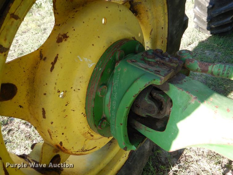 image for item DO1579 1984 John Deere 2950  MFWD tractor