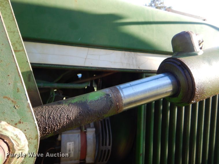 image for item DO1579 1984 John Deere 2950  MFWD tractor