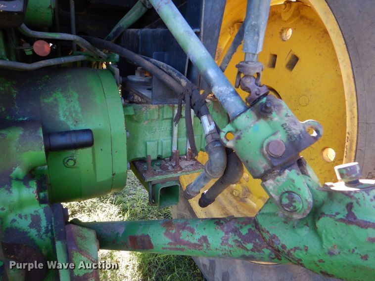image for item DO1579 1984 John Deere 2950  MFWD tractor