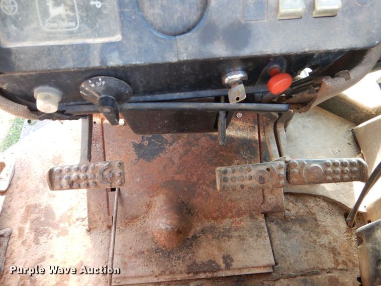 image for item DO1579 1984 John Deere 2950  MFWD tractor
