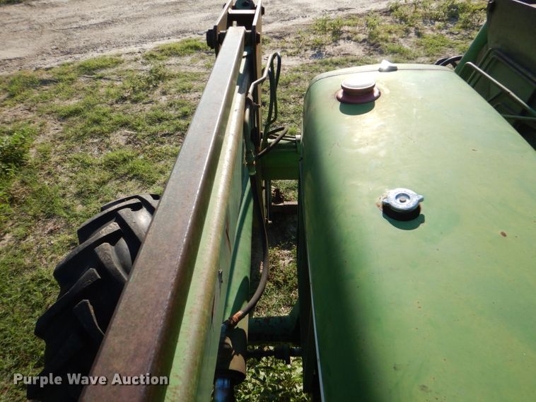 image for item DO1579 1984 John Deere 2950  MFWD tractor