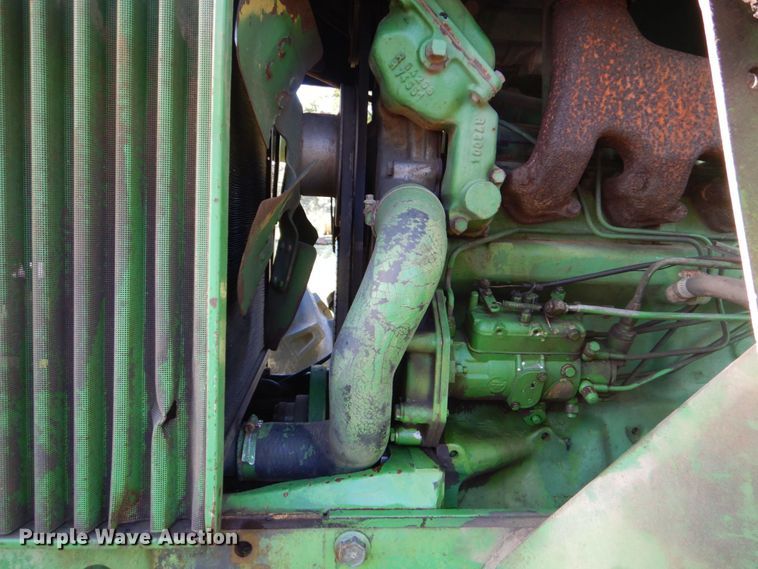 image for item DO1579 1984 John Deere 2950  MFWD tractor