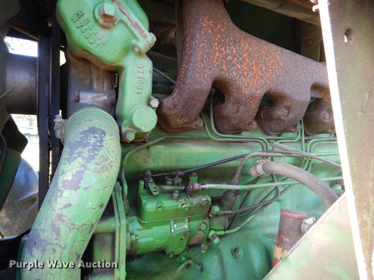 image for item DO1579 1984 John Deere 2950  MFWD tractor