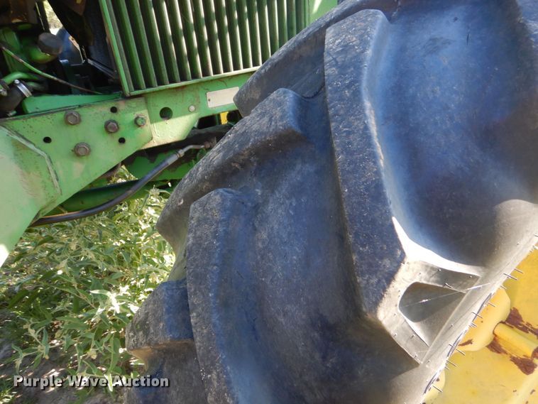 image for item DO1579 1984 John Deere 2950  MFWD tractor