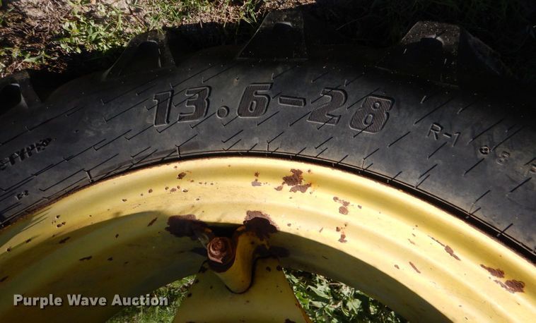 image for item DO1579 1984 John Deere 2950  MFWD tractor