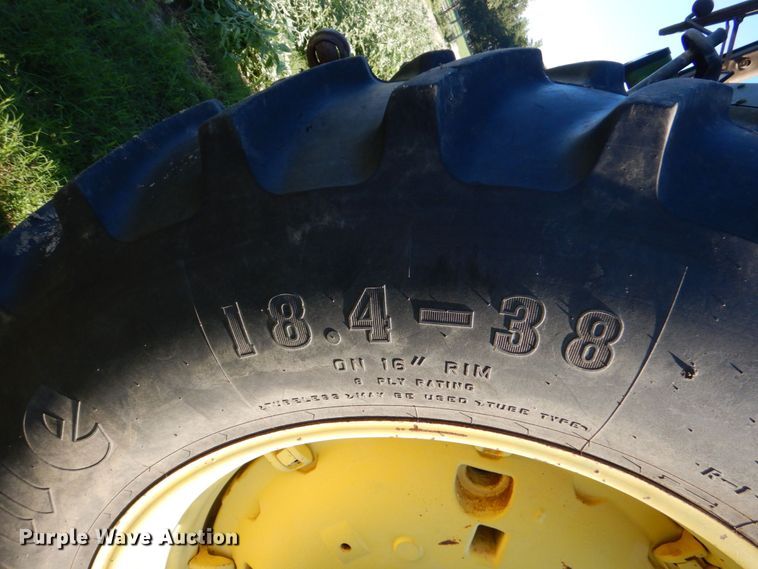 image for item DO1579 1984 John Deere 2950  MFWD tractor