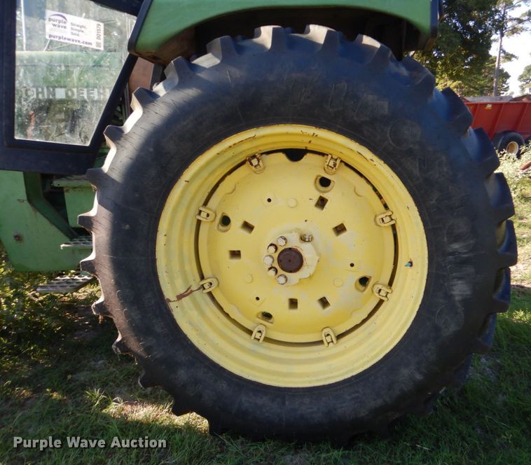 image for item DO1579 1984 John Deere 2950  MFWD tractor