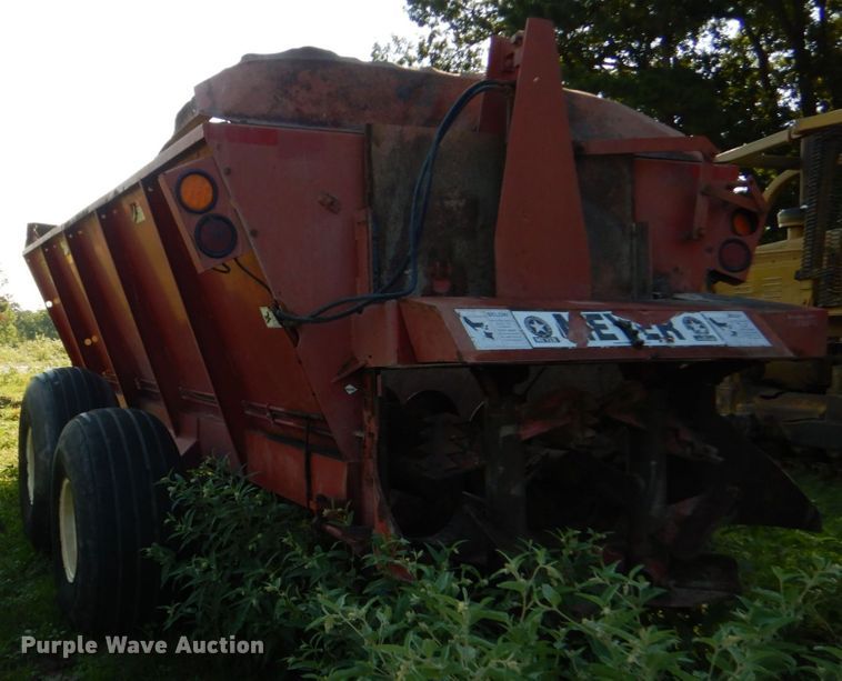 image for item DO1583 Meyer VForce 7500  manure spreader