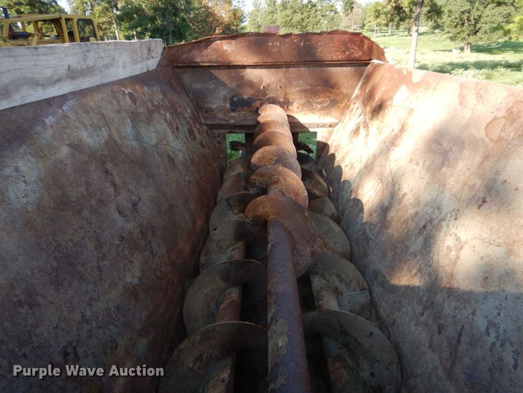 image for item DO1583 Meyer VForce 7500  manure spreader