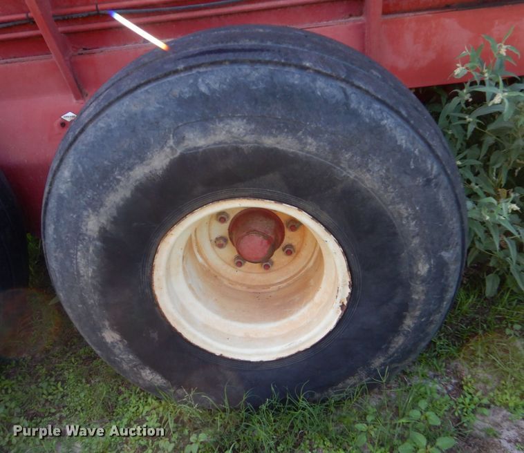 image for item DO1583 Meyer VForce 7500  manure spreader