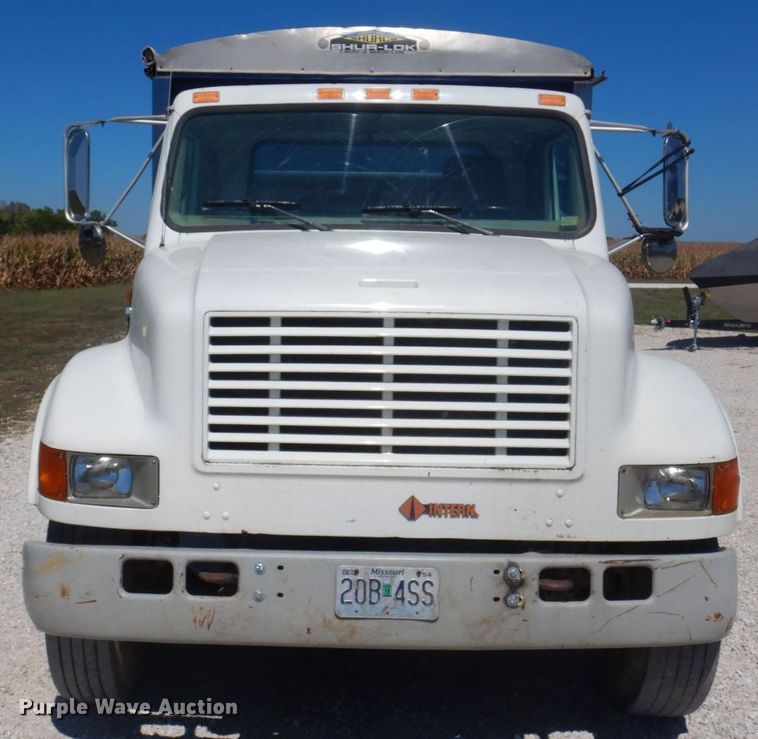 image for item DP0314 1993 International 4954  grain truck