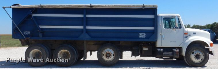 image for item DP0314 1993 International 4954  grain truck