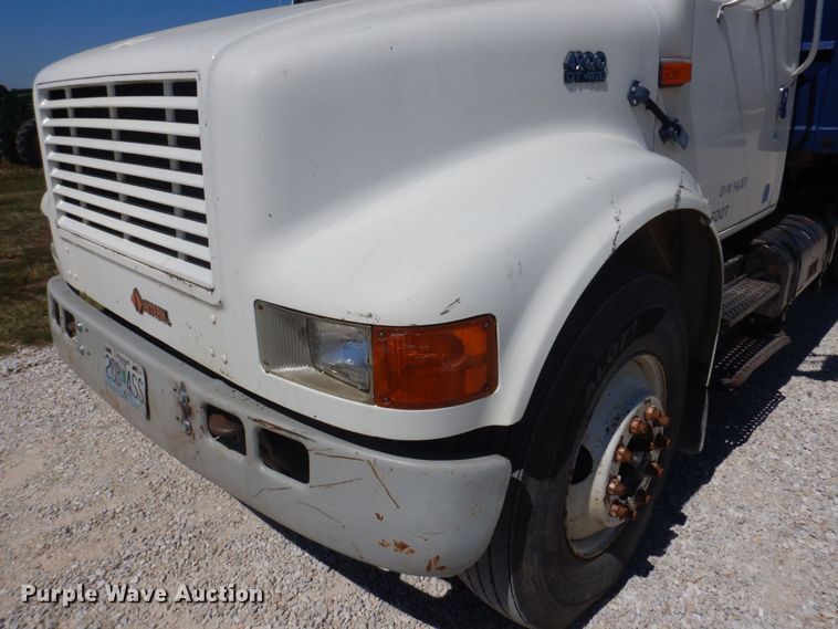 image for item DP0314 1993 International 4954  grain truck