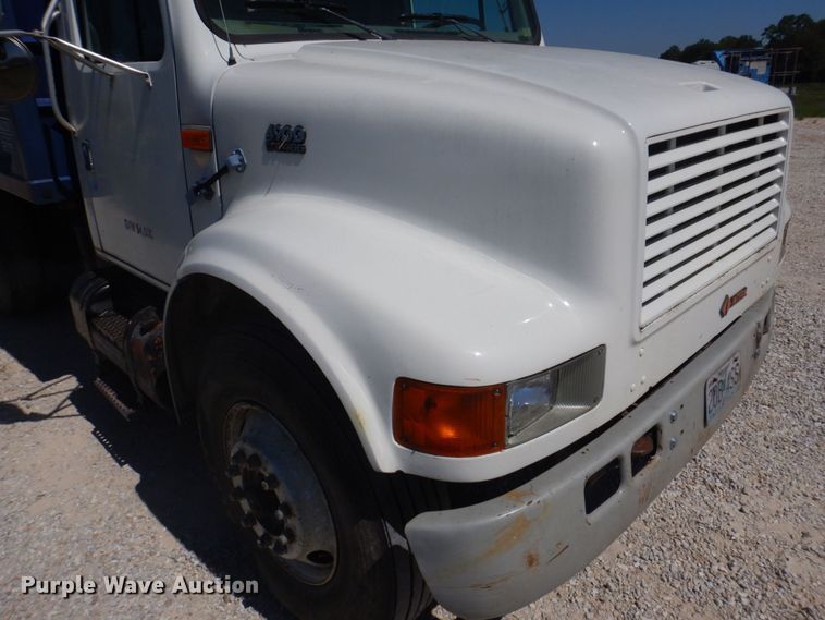 image for item DP0314 1993 International 4954  grain truck