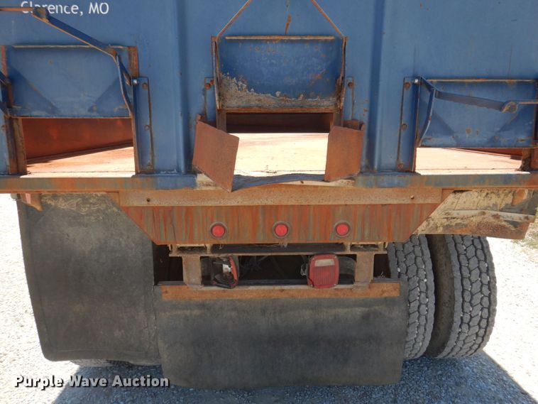 image for item DP0314 1993 International 4954  grain truck