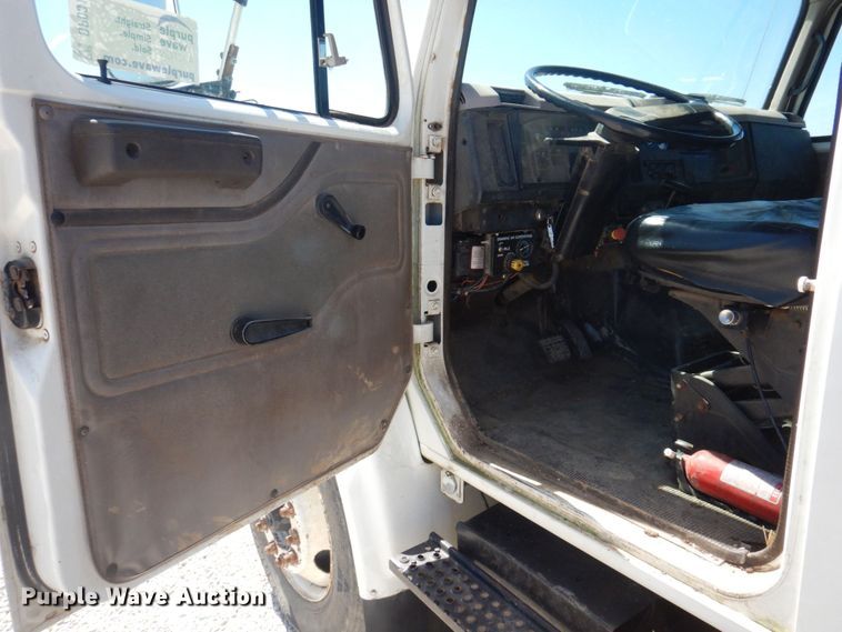 image for item DP0314 1993 International 4954  grain truck