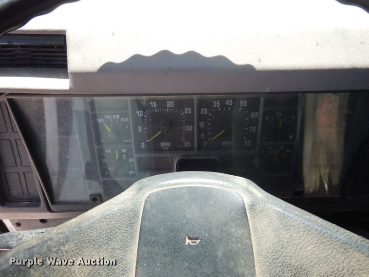 image for item DP0314 1993 International 4954  grain truck