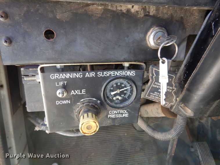 image for item DP0314 1993 International 4954  grain truck