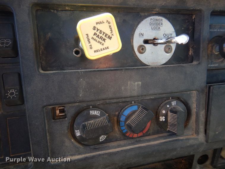 image for item DP0314 1993 International 4954  grain truck