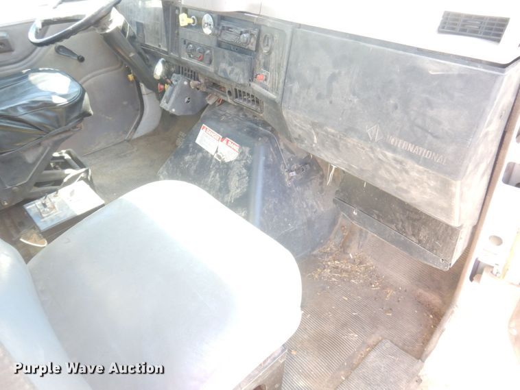 image for item DP0314 1993 International 4954  grain truck