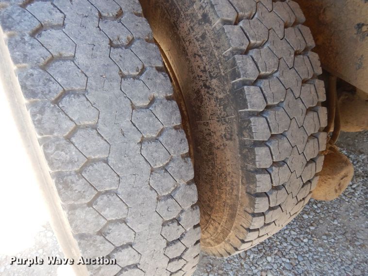 image for item DP0314 1993 International 4954  grain truck