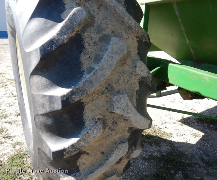 image for item DP0333 Brent GC772  grain cart